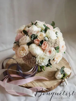 Купить роскошный кремовый букет невесты с пионами и пионовидными розами в  Москве с доставкой