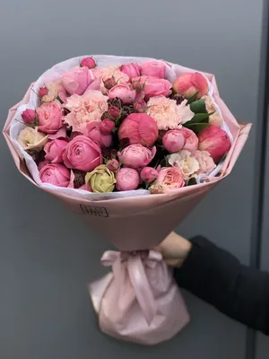 Небольшой букет с пионами, пионовидными розами и диантусом - купить с  доставкой от ElitBuket