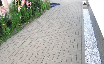 Купить тротуарную плитку кирпичик в г.Москва от 377 руб. за метр квадратный