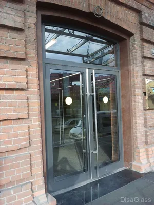 Входные алюминиевые двери со стеклом в Москве 👈 ЦЕНЫ ОТ ПРОИЗВОДИТЕЛЯ  дверей и остекления из алюминиевого профиля