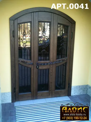 Входные двери с ковкой и стеклом. Металлические двери с элементами ковки.