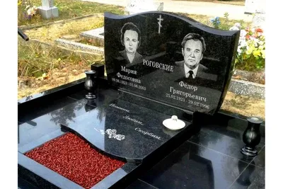 Бюджетный семейный памятник из карельского гранита заказать недорого в СПб