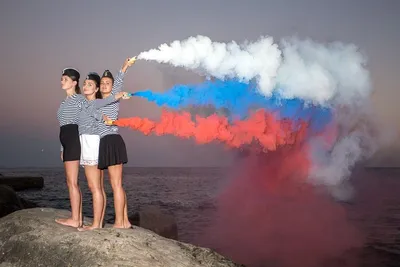 Идея для патриотической фотосессии с цветным дымом - Bestsalut