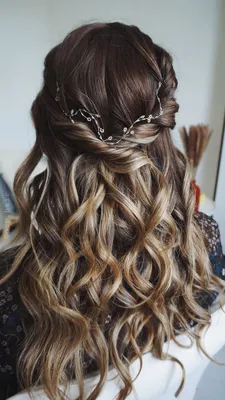 Hairstyle hair waves | Прически, Длинные волосы на выпускной, Прическа для  выпускного бала