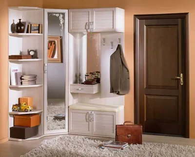 Угловой шкаф с зеркалом или без него в маленькую прихожую комнату
