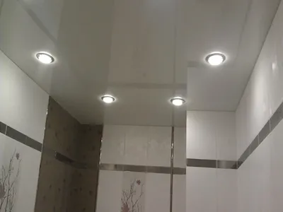Глянцевый натяжной потолок в ванную 4,5 кв.м | Натяжные потолки, Потолки,  Потолок