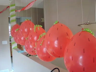 Клубнички из воздушных шариков Оформление воздушными шарами Украшаем  квартиру к празднику Каталог статей