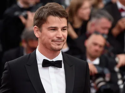 Josh Hartnett walks to an awaiting vehicle as he leaves Brown Thomas  department store after shopping. Hartnett is in Ireland filming the second  season of the horror TV series 'Penny Dreadful.' Featuring: