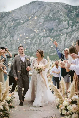 Фото: Теплая осень и яркие чувства: камерная свадьба в Черногории (152)