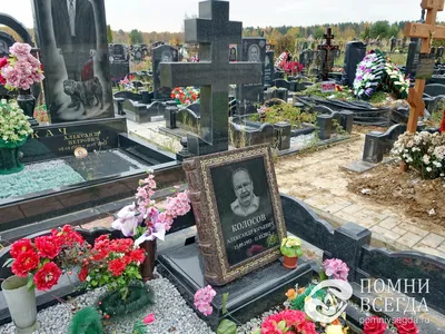 Памятник в виде православного креста и массивной гранитной книги - выбор  памятника по фотографии - Помни Всегда
