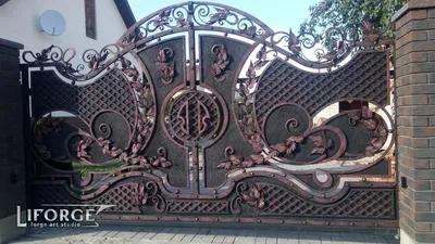Распашные кованые ворота купить в Минске по низкой цене