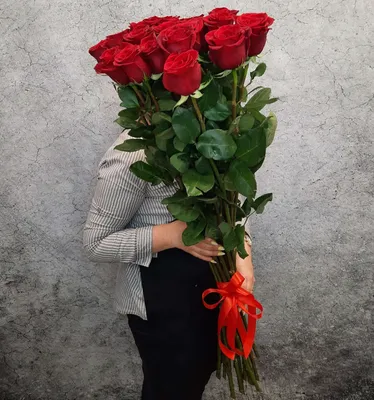 Букет из метровых роз – купить с доставкой в Москве по низкой цене