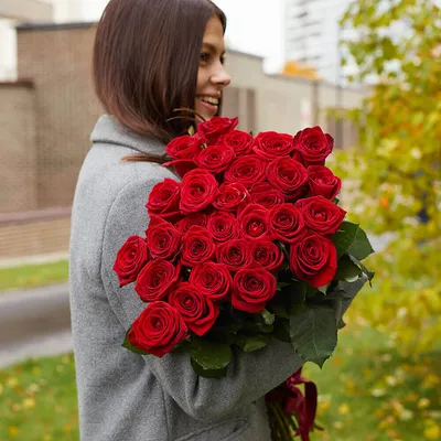 29 красных роз в букете - 80 см. | Бесплатная доставка цветов по Москве