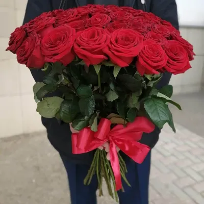 Букет из 29 красных роз купить по цене 3 700 руб. с доставкой в Краснодаре
