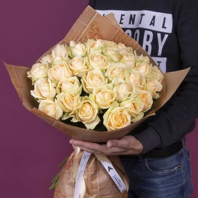 Букет из 29 кремовых роз - купить букет розовых роз с доставкой по Москве