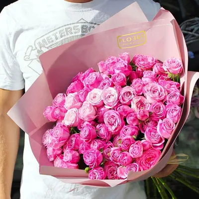 Моно-букет 29 ярких кустовых роз с доставкой в Новосибирске. Служба  доставки цветов и подарков - FLO365
