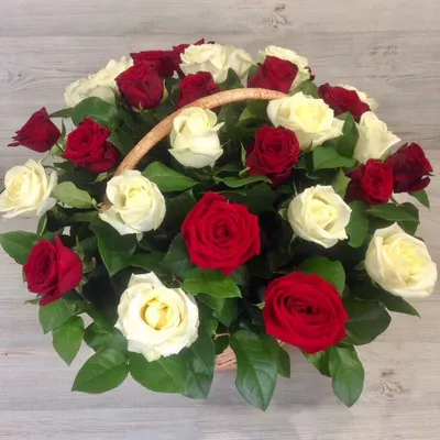 Корзина дуэт из 29 роз – купить в Иркутске с доставкой по низкой цене в  магазине цветов Flowers For Your Soul