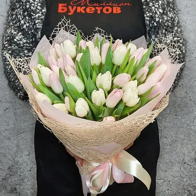 Букет из белых и розовых тюльпанов – купить с доставкой в Москве. Цена ниже!