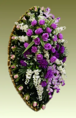 Купить венок ритуальный «Эксклюзив» 90 см из искусственных цветов.