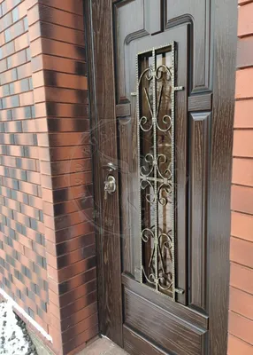 Портфолио компании Русич-Двери в Москве: Дверь из массива со стеклом и элементами  ковки ВПД-2