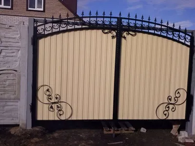 Распашные ворота с элементами художественной ковки купить в Белгороде |  Цена, фото и характеристики