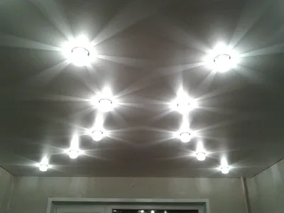 Дизайн светильников на натяжном потолке фото