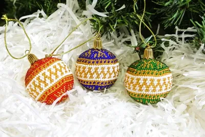Новогодние шарики из бисера N1 – купить на Ярмарке Мастеров – OG2SARU |  Елочные игрушки, Москва