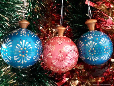 Новогодние шары на елку деревянные-облегченные с деревянной пипкой – купить  на Ярмарке Мастеров – OMA9KRU | Елочные игрушки, Саров