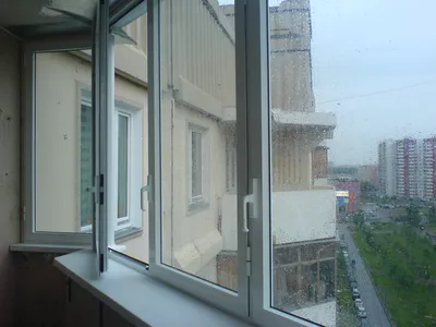 Распашное остекление балконов в Москве