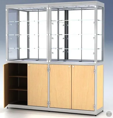 Офисный шкаф со стеклянными дверцами в роли витрины
