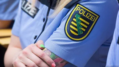 Татуированные полицейские? Что можно в Германии – DW – 30.11.2018