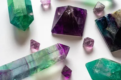 6 драгоценных камней, которые «новые ведьмы» рекомендуют взять на свидание  | WMJ.ru