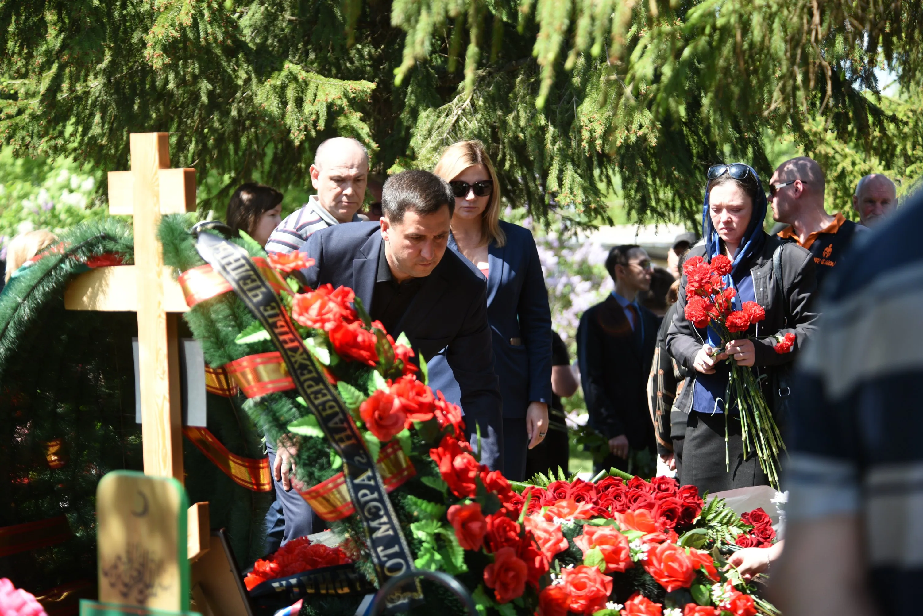 Фото с похорон василия уткина. Набережные Челны похороны погибших. Могилы погибших на Украине.