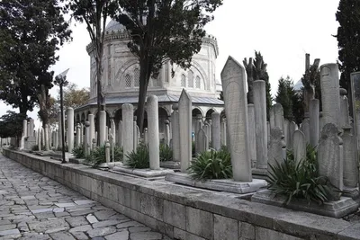 В Нарыне прошли похороны по новым правилам (фото)