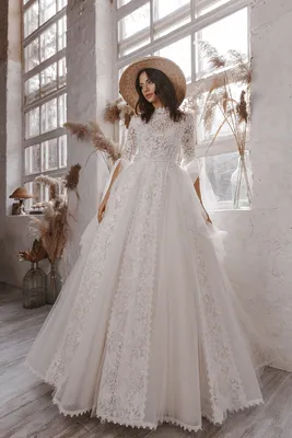 Кружевное свадебное платье с длинными рукавами Lanesta Dreamlike | Купить свадебное  платье в салоне Валенсия (Москва)