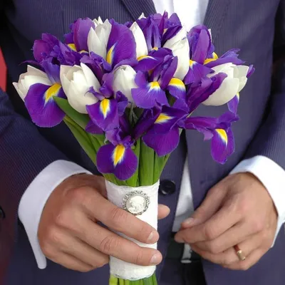 Свадебный букет из ирисов и тюльпанов | Бесплатная доставка цветов по Москве