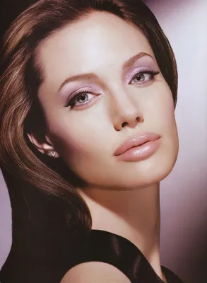 Анджелина Джоли приехала к бывшему мужу с бутылкой вина: Кино: Культура:  Lenta.ru
