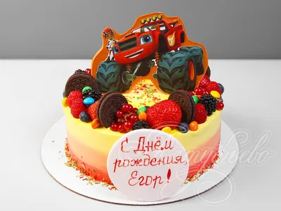Торт Вспыш с ягодами и сладостями 17084719 стоимостью 5 300 рублей - торты  на заказ ПРЕМИУМ-класса от КП «Алтуфьево»