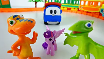Игрушки из мультфильмов на Поезде динозавров - Видео с Машей Капуки -  YouTube