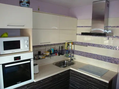 Дизайн маленькой кухни: как сделать кухню уютной и просторной (70+ реальных  фото)