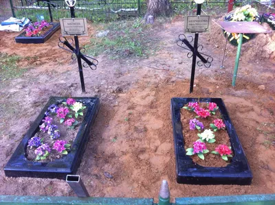 Цветник на могилу из гранита на кладбище – фото, цены