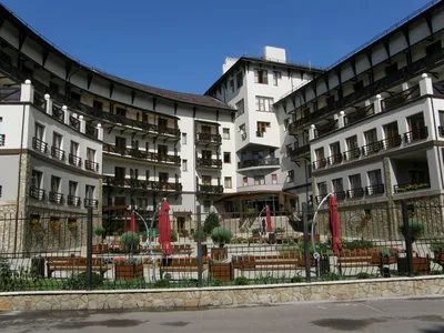 Фото Панорама фасада отеля \"Шале Грааль\". в городе Трускавец