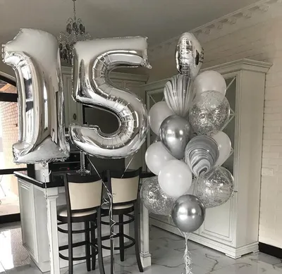 Композиция из воздушных шаров с цифрами - серебро, агат, белый пастель