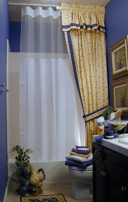 Шторы для ванной комнаты: фото, как выбрать шторку для ванной, что такое  полиэстер и как его стирать | Houzz Россия