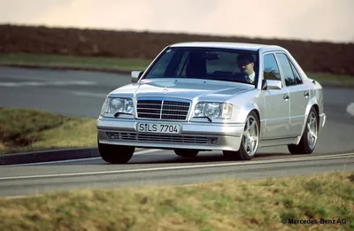 Mercedes-Benz 500 E исполняется 30 лет: уважайте старших