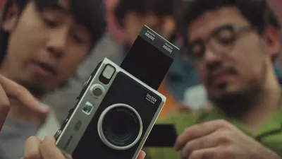 Знакомство с новой камерой Instax Mini Evo - YouTube