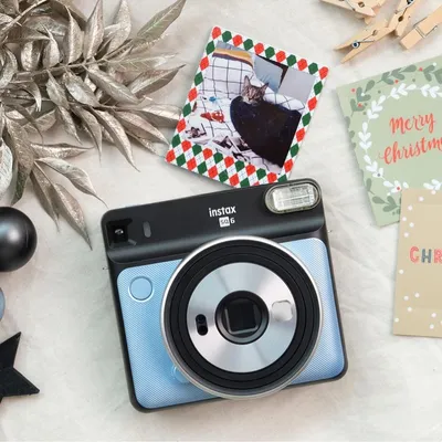 Купить Instax Square SQ6 AQUA BLUE (квадратный кадр) - Polaroid STORE -  купить кассеты для полароида, пленочные фотоаппараты и фотоплёнку по  доступной цене в интернет-магазине Pola STORE по выгодной цене с доставкой,