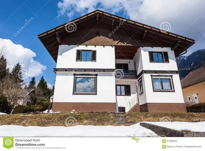 Австрийский дом весной стоковое фото. изображение насчитывающей гора -  57008202