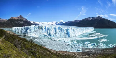 Ледник Перито Морено Среди Бела Дня Аргентине Размытым Фоном стоковое фото  ©Wirestock 499080276