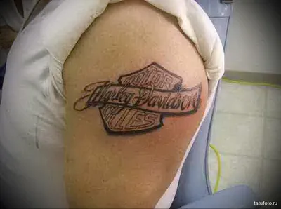 байкерская тату - мужская татуировка на плече - tatufoto.com